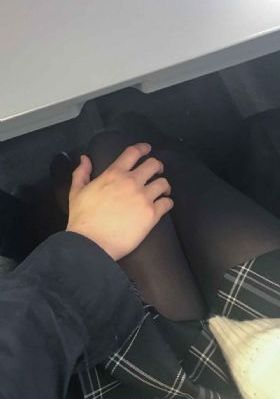 一边亲一边摸下的免费过程